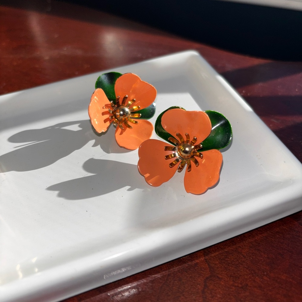 Tahitian Sarah Coventry Flower clip-on earrings from